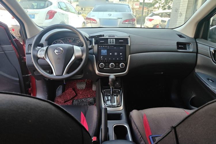 Used Nissan Tiida 2016 1.6L CVT Cool Dynamic Edition Center Console
