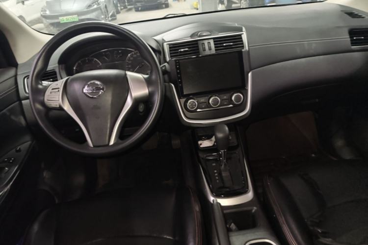 Used Nissan Tiida 2016 1.6L CVT Cool Dynamic Edition Center Console
