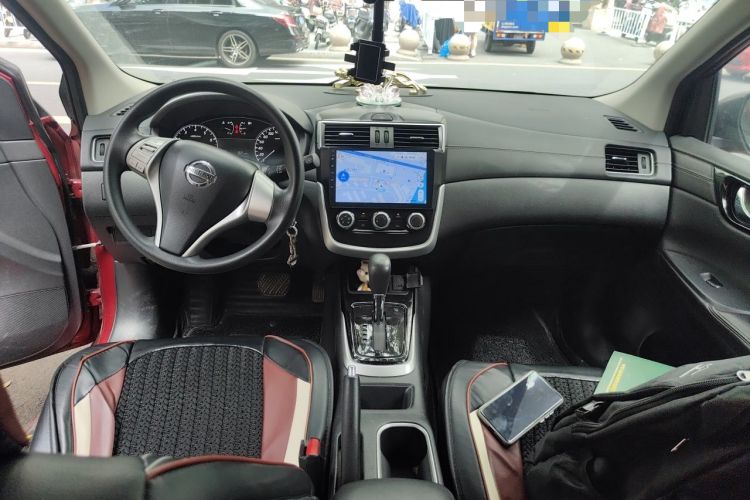 Used Nissan Tiida 2016 1.6L CVT Cool Dynamic Edition Center Console