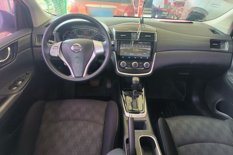 Used Nissan Tiida 2016 1.6L CVT Cool Dynamic Edition Center Console