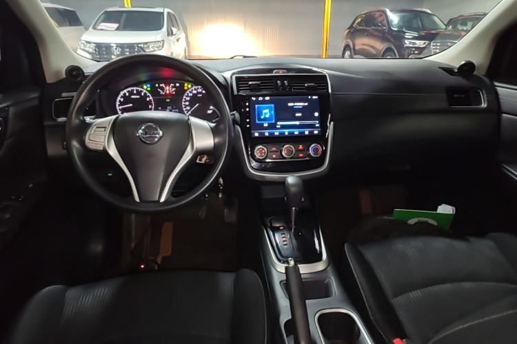 Used Nissan Tiida 2016 1.6L CVT Cool Dynamic Edition Center Console