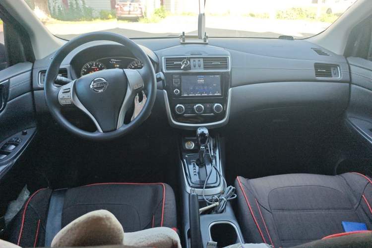 Used Nissan Tiida 2016 1.6L CVT Cool Dynamic Edition Center Console