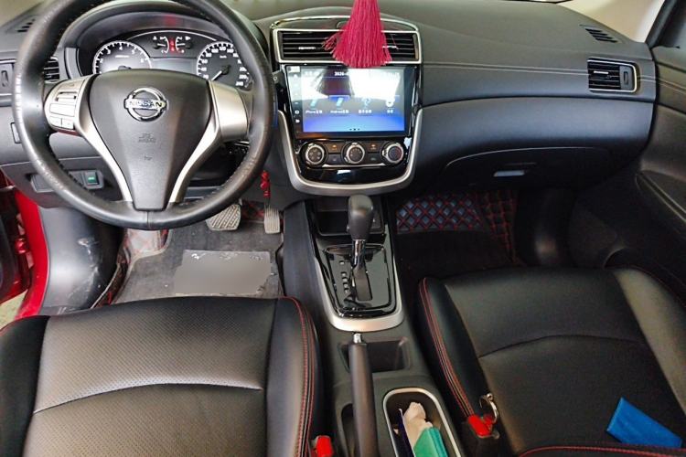 Used Nissan Tiida 2016 1.6L CVT Cool Dynamic Edition Center Console