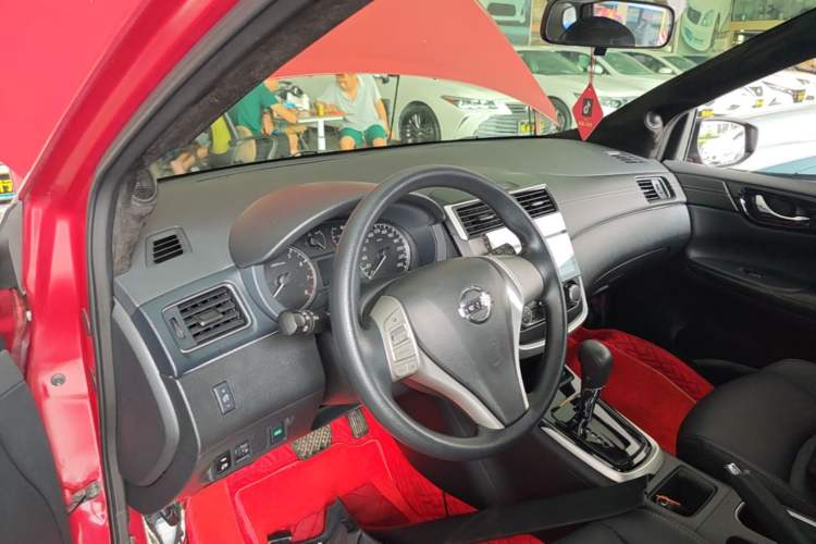 Used Nissan Tiida 2016 1.6L CVT Cool Dynamic Edition Center Console