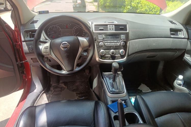Used Nissan Tiida 2016 1.6L CVT Cool Dynamic Edition Center Console