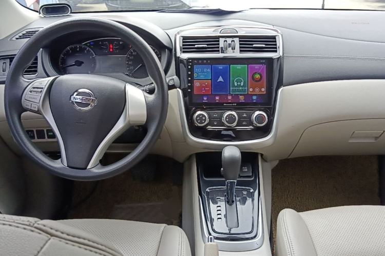 Used Nissan Tiida 2016 1.6L CVT Joyride Edition Center Console