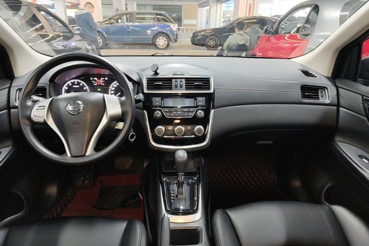 Used Nissan Tiida 2016 1.6L CVT Cool Dynamic Edition Center Console