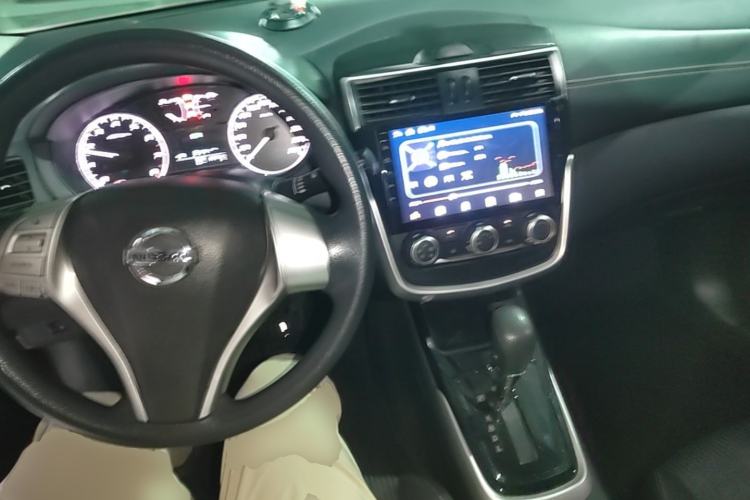 Used Nissan Tiida 2016 1.6L CVT Cool Dynamic Edition Center Console