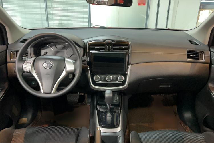 Used Nissan Tiida 2016 1.6L CVT Cool Dynamic Edition Center Console
