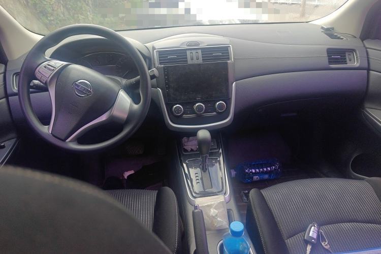Used Nissan Tiida 2016 1.6L CVT Cool Dynamic Edition Center Console