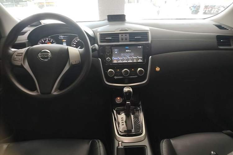 Used Nissan Tiida 2016 1.6L CVT Smart Drive Edition Center Console
