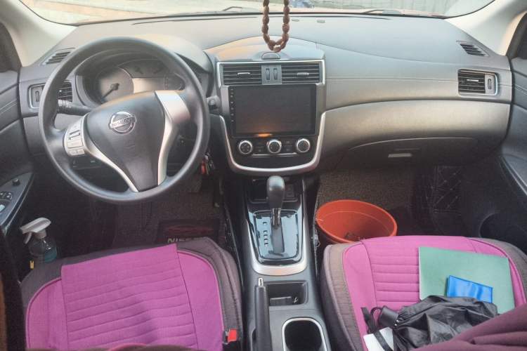 Used Nissan Tiida 2016 1.6L CVT Cool Dynamic Edition Center Console