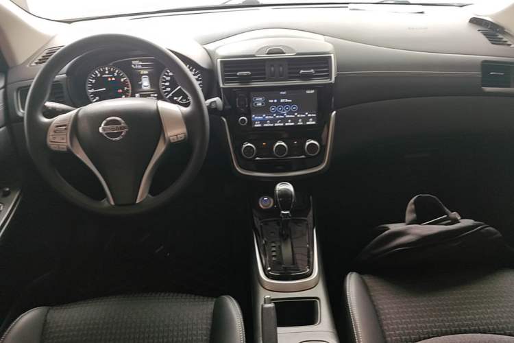 Used Nissan Tiida 2016 1.6L CVT Smart Drive Edition Center Console