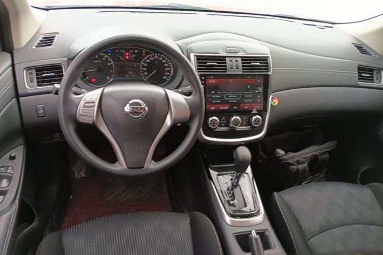 Used Nissan Tiida 2016 1.6L CVT Cool Dynamic Edition Center Console
