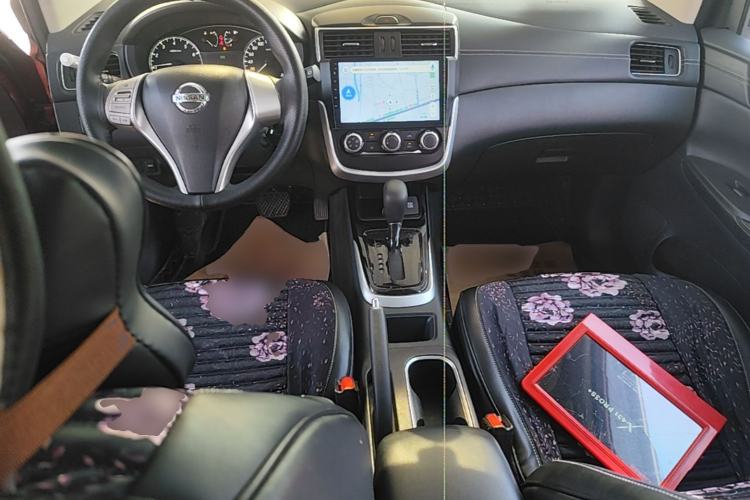 Used Nissan Tiida 2016 1.6L CVT Cool Dynamic Edition Center Console