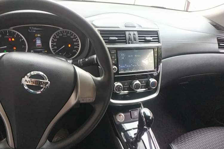 Used Nissan Tiida 2016 1.6L CVT Smart Drive Edition Center Console