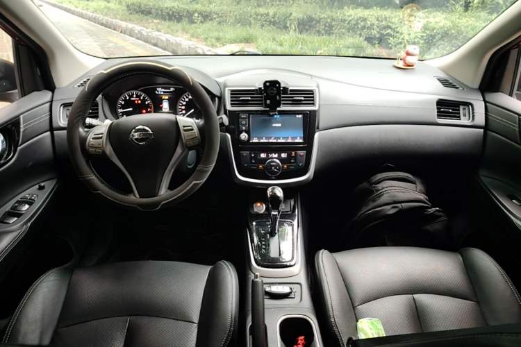 Used Nissan Tiida 2016 1.6L CVT ZhiZun Edition Center Console