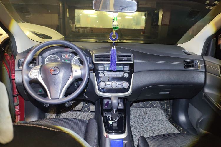 Used Nissan Tiida 2016 1.6L CVT Cool Dynamic Edition Center Console