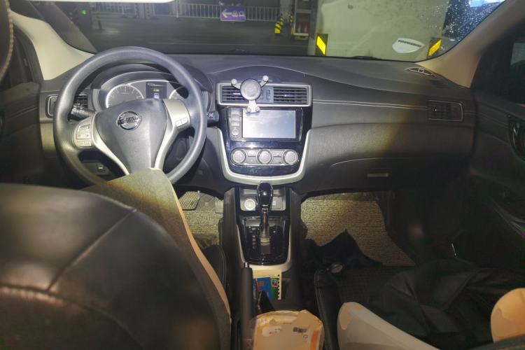 Used Nissan Tiida 2016 1.6L CVT Smart Drive Edition Center Console