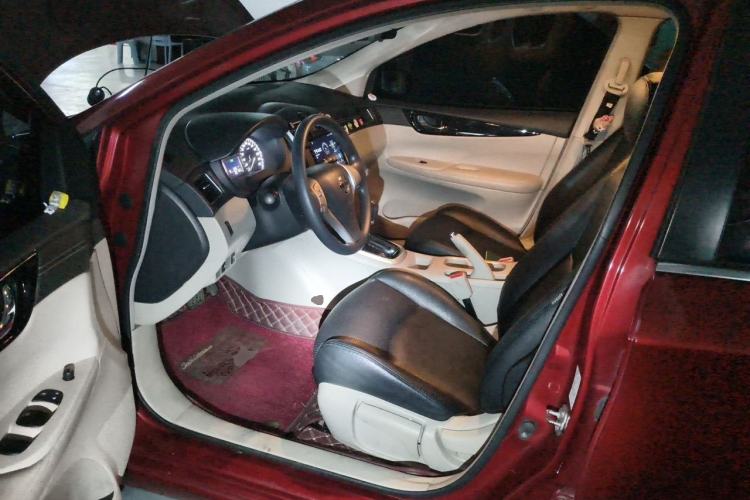 Used Nissan Tiida 2016 1.6L CVT Joyride Edition Driver Seat