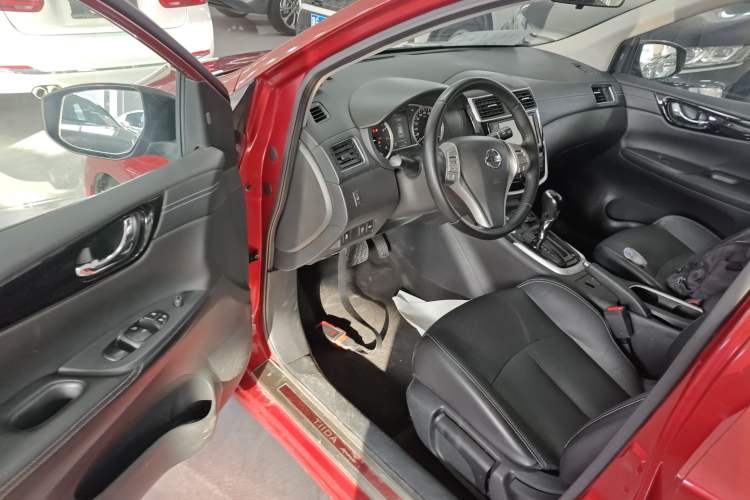 Used Nissan Tiida 2016 1.6L CVT ZhiZun Edition Driver Seat