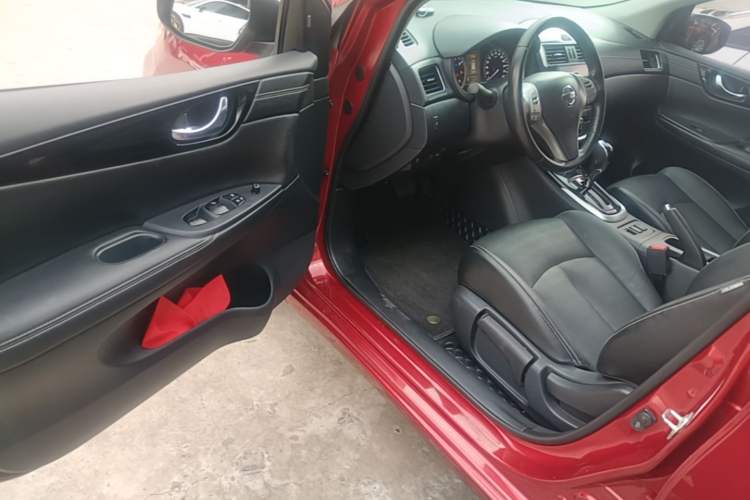 Used Nissan Tiida 2016 1.6L CVT ZhiZun Edition Driver Seat