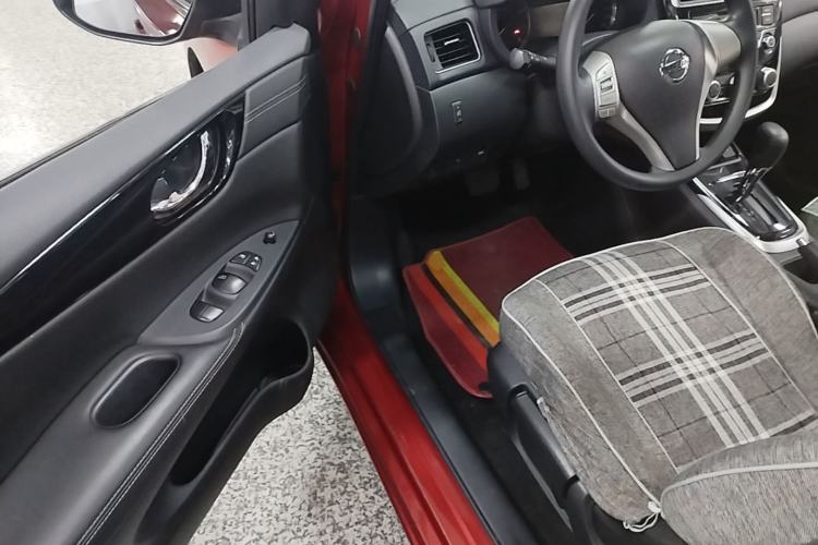 Used Nissan Tiida 2016 1.6L CVT Cool Dynamic Edition Driver Seat