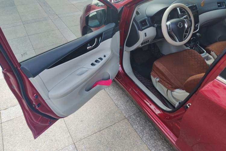 Used Nissan Tiida 2016 1.6L CVT Joyride Edition Driver Seat
