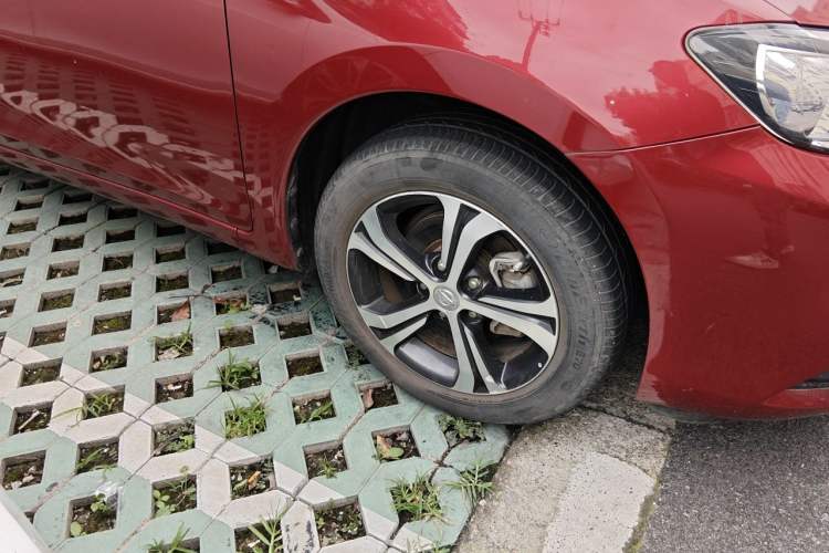Used Nissan Tiida 2016 1.6L CVT Smart Drive Edition Exterior 1