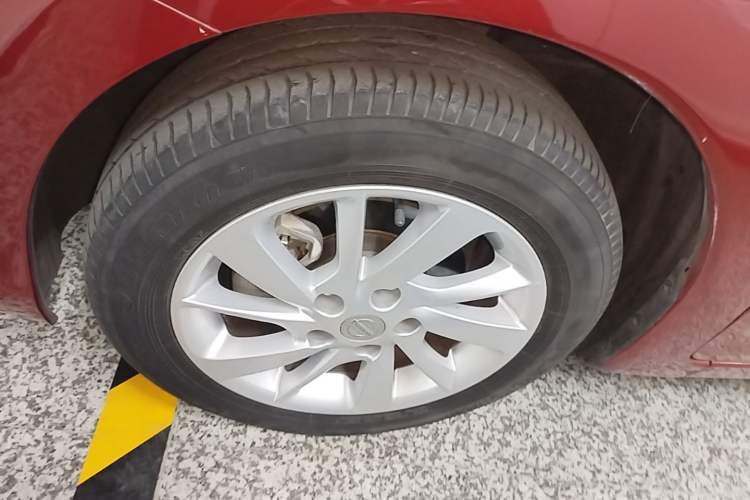 Used Nissan Tiida 2016 1.6L CVT Cool Dynamic Edition Exterior 4