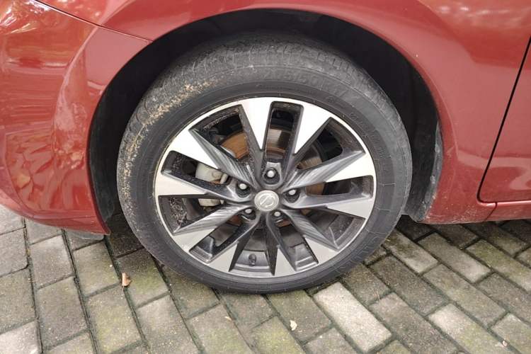 Used Nissan Tiida 2016 1.6L CVT ZhiZun Edition Exterior 4