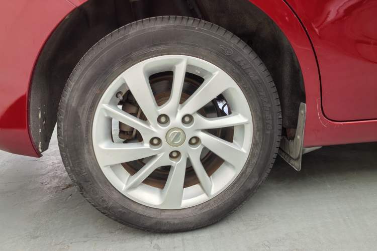 Used Nissan Tiida 2016 1.6L CVT Cool Dynamic Edition Exterior 5