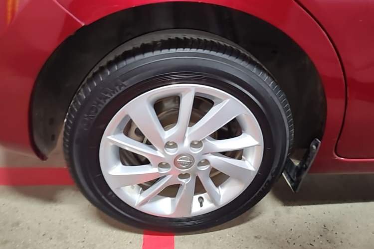 Used Nissan Tiida 2016 1.6L CVT Cool Dynamic Edition Exterior 5
