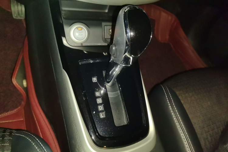 Used Nissan Tiida 2016 1.6L CVT Smart Drive Edition Gear Lever