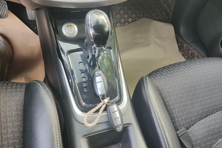 Used Nissan Tiida 2016 1.6L CVT Smart Drive Edition Gear Lever