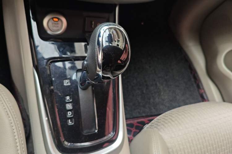 Used Nissan Tiida 2016 1.6L CVT Smart Drive Edition Gear Lever