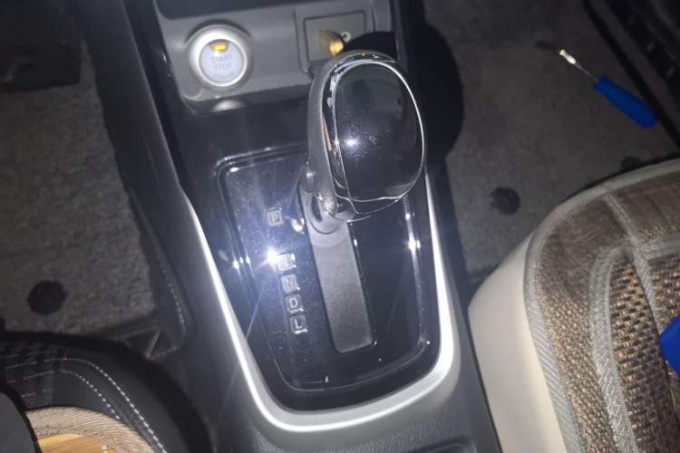 Used Nissan Tiida 2016 1.6L CVT Smart Drive Edition Gear Lever