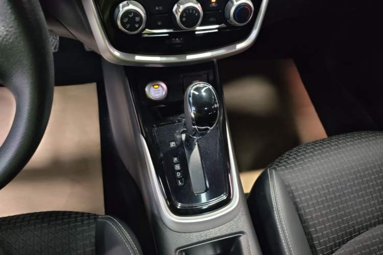 Used Nissan Tiida 2016 1.6L CVT Smart Drive Edition Gear Lever
