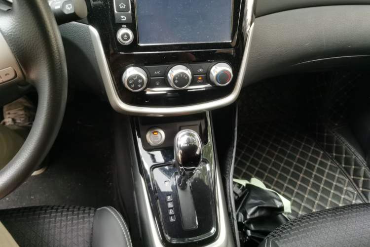 Used Nissan Tiida 2016 1.6L CVT Smart Drive Edition Gear Lever