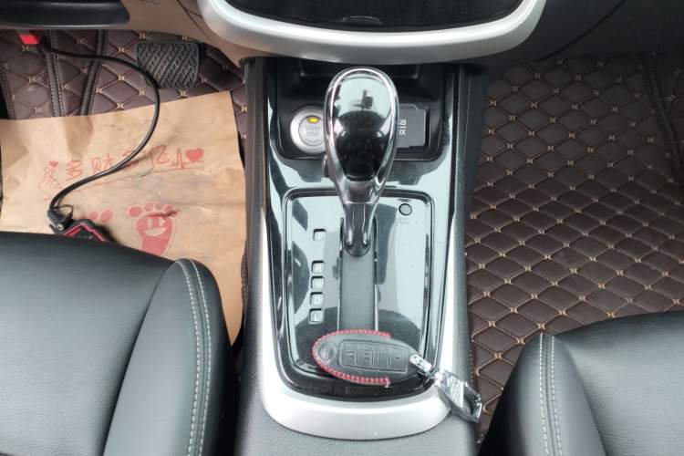 Used Nissan Tiida 2016 1.6L CVT Smart Drive Edition Gear Lever