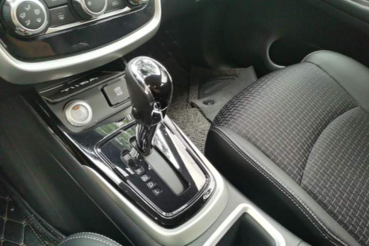 Used Nissan Tiida 2016 1.6L CVT Smart Drive Edition Gear Lever