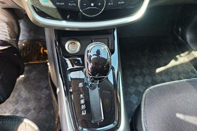 Used Nissan Tiida 2016 1.6L CVT ZhiZun Edition Gear Lever