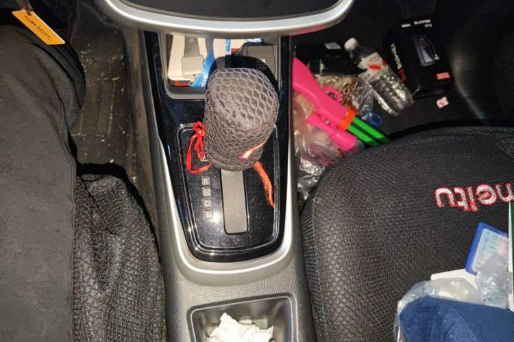 Used Nissan Tiida 2016 1.6L CVT Cool Dynamic Edition Gear Lever