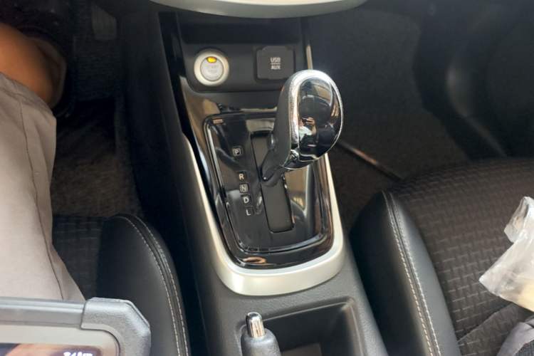Used Nissan Tiida 2016 1.6L CVT Smart Drive Edition Gear Lever