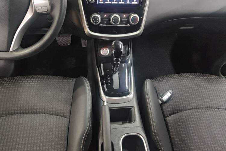 Used Nissan Tiida 2016 1.6L CVT Smart Drive Edition Gear Lever
