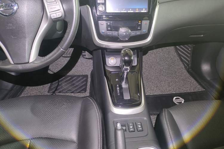 Used Nissan Tiida 2016 1.6L CVT ZhiZun Edition Gear Lever