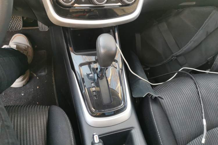 Used Nissan Tiida 2016 1.6L CVT Cool Dynamic Edition Gear Lever