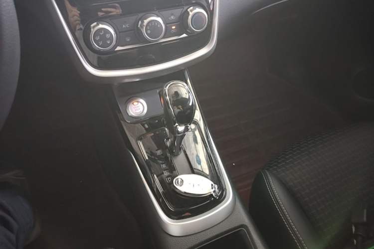 Used Nissan Tiida 2016 1.6L CVT Smart Drive Edition Gear Lever