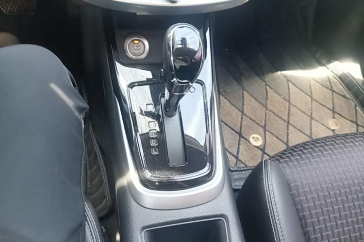 Used Nissan Tiida 2016 1.6L CVT Smart Drive Edition Gear Lever