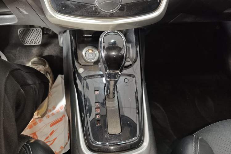 Used Nissan Tiida 2016 1.6L CVT ZhiZun Edition Gear Lever